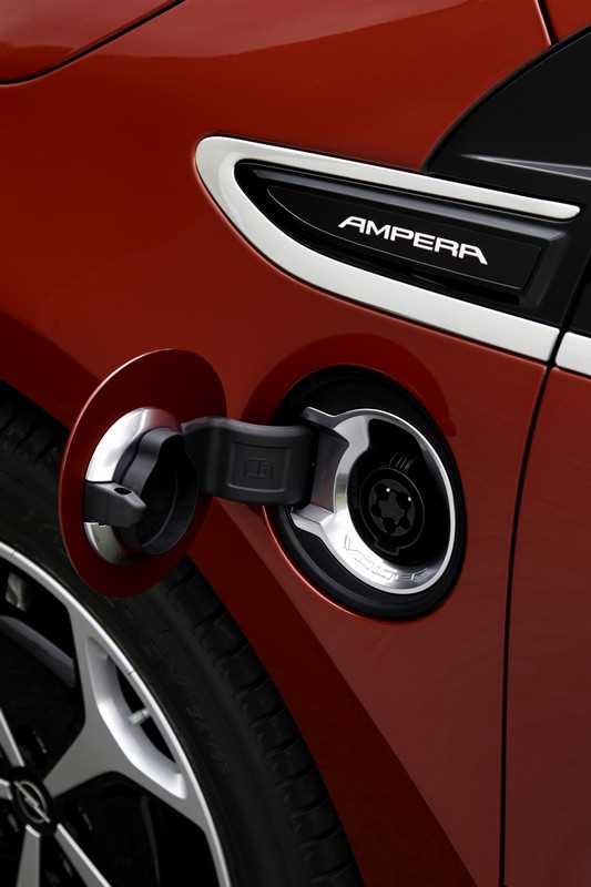 Opel Ampera 2011: nuove foto