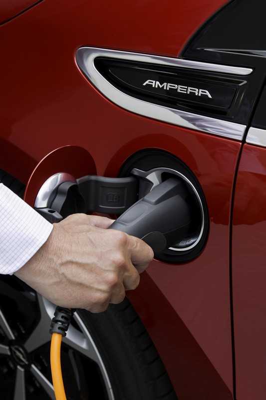Opel Ampera 2011: nuove foto