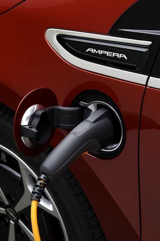Opel Ampera 2011: nuove foto