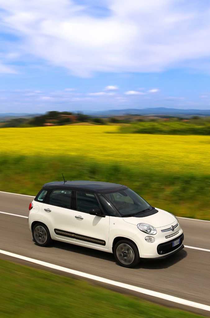 Fiat 500L: immagini ufficiali