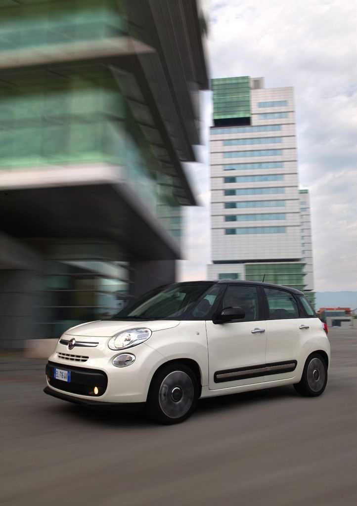 Fiat 500L: immagini ufficiali