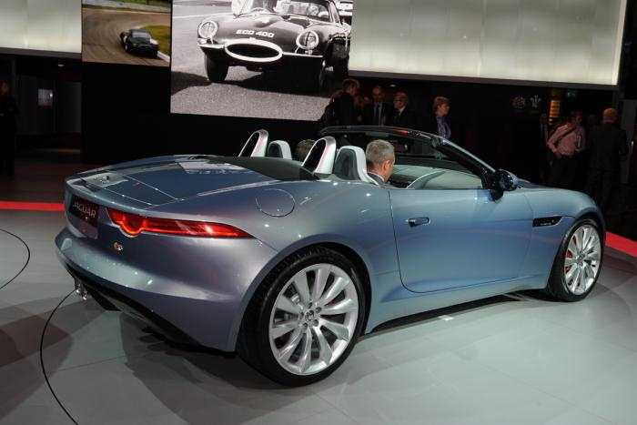 Jaguar F-Type Roadster a Parigi 2012