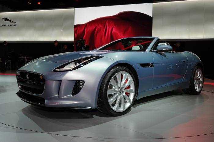 Jaguar F-Type Roadster a Parigi 2012
