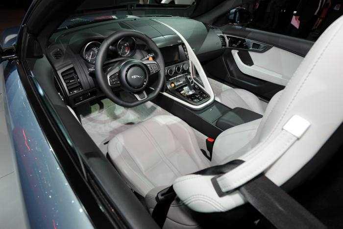 Jaguar F-Type Roadster a Parigi 2012