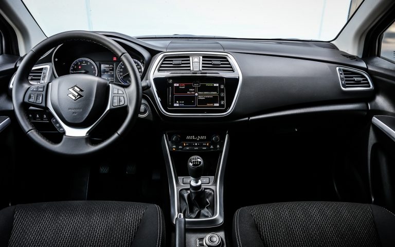 Suzuki S-Cross Hybrid 2020: le immagini ufficiali
