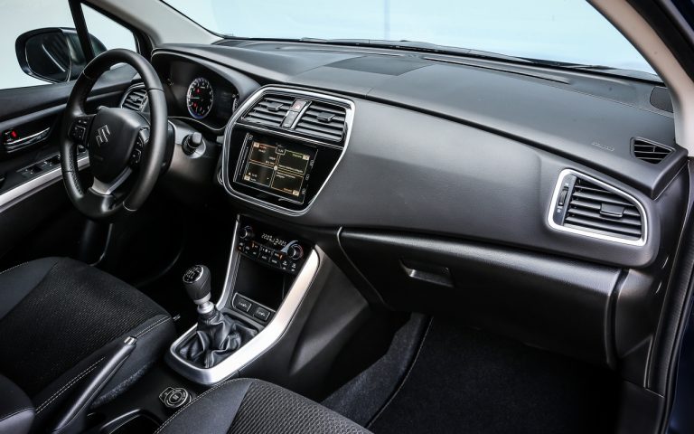 Suzuki S-Cross Hybrid 2020: le immagini ufficiali