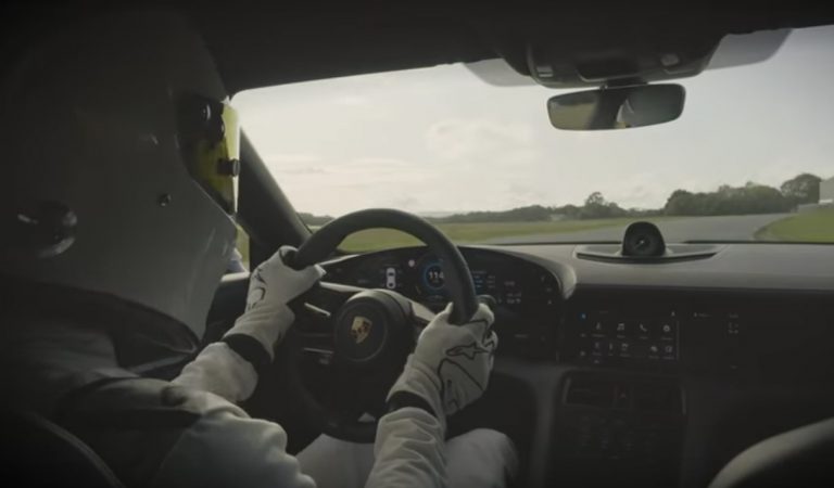 Top Gear, la Porsche Taycan Turbo S più veloce di Veyron e Zonda