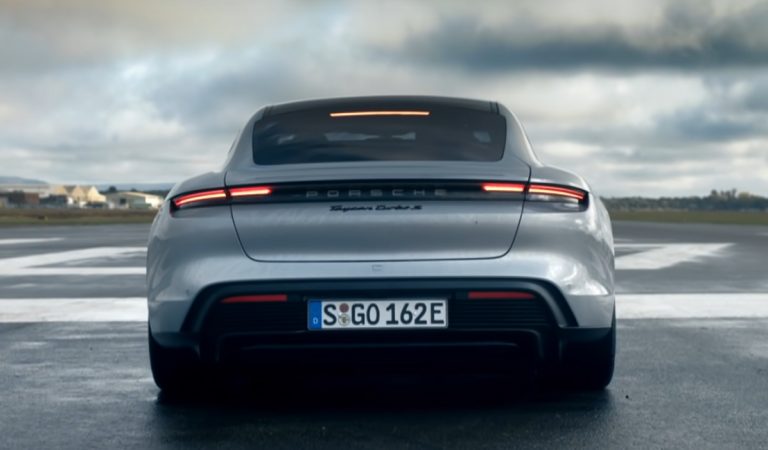 Top Gear, la Porsche Taycan Turbo S più veloce di Veyron e Zonda