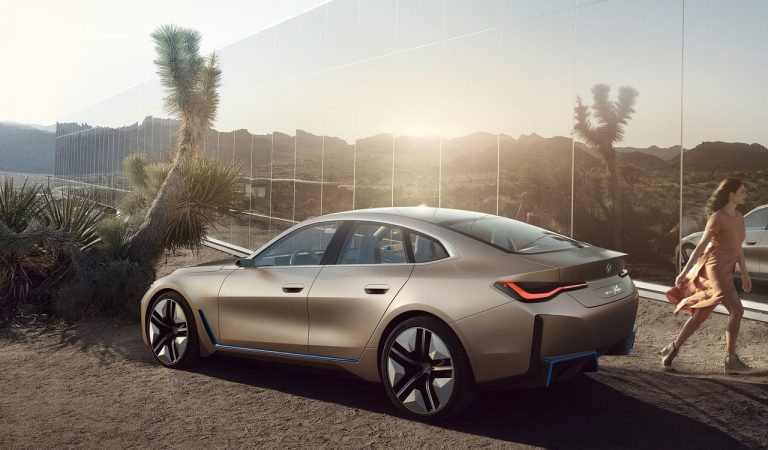 Bmw i4 Concept: immagini ufficiali