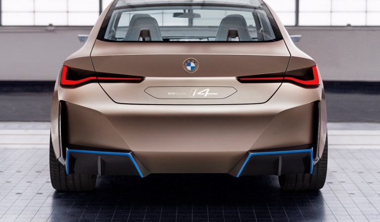 Bmw i4 Concept: immagini ufficiali
