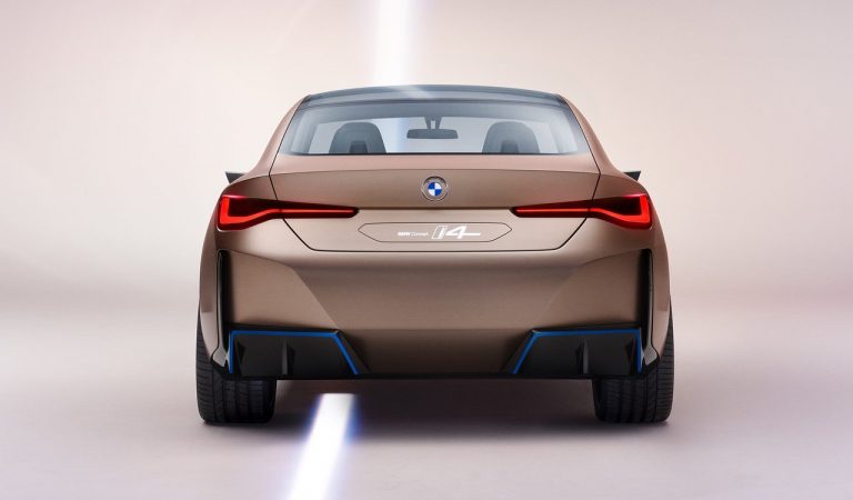 Bmw i4 Concept: immagini ufficiali