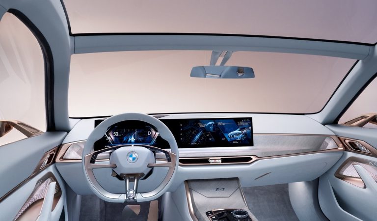 Bmw i4 Concept: immagini ufficiali