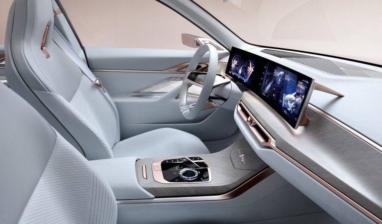 Bmw i4 Concept: immagini ufficiali