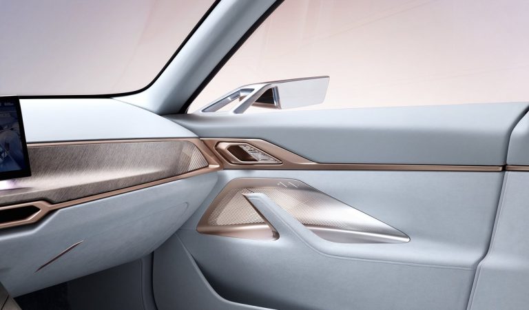 Bmw i4 Concept: immagini ufficiali