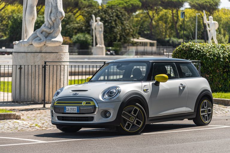 Mini Cooper SE: la prova su strada