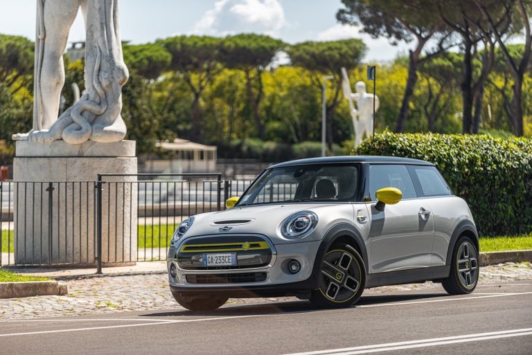 Mini Cooper SE: la prova su strada