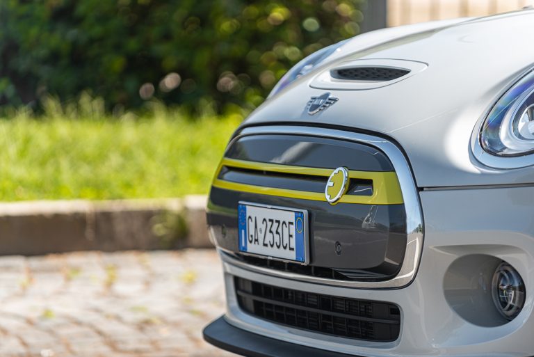 Mini Cooper SE: la prova su strada