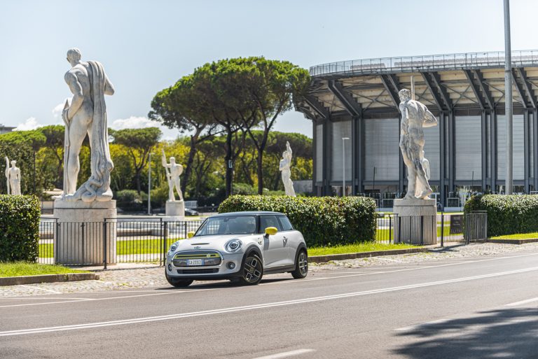 Mini Cooper SE: la prova su strada