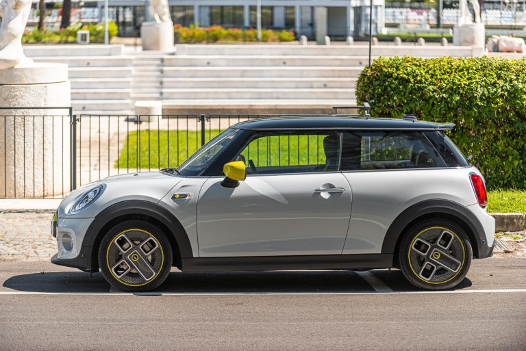 Mini Cooper SE: la prova su strada