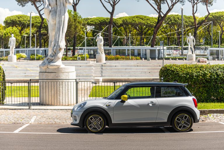 Mini Cooper SE: la prova su strada