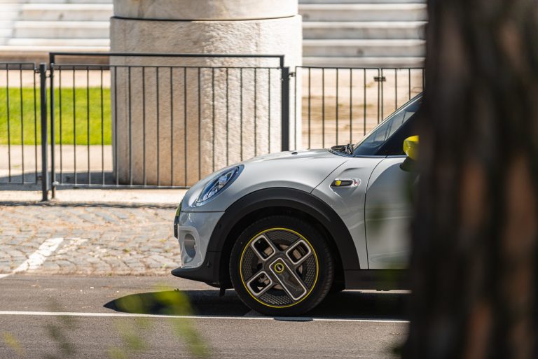 Mini Cooper SE: la prova su strada