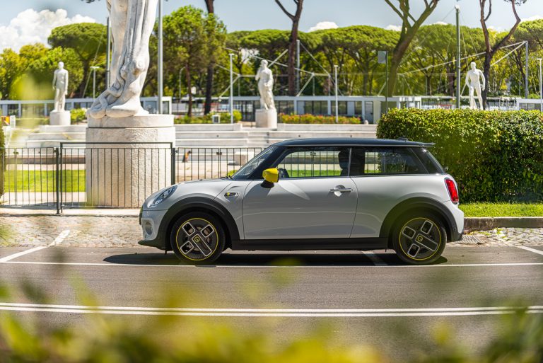 Mini Cooper SE: la prova su strada