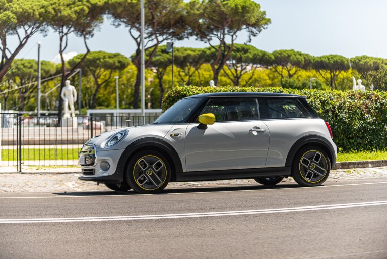 Mini Cooper SE: la prova su strada