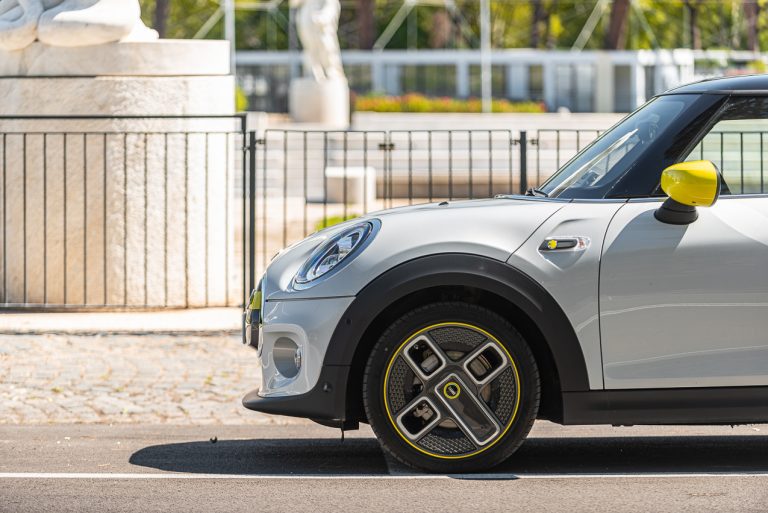 Mini Cooper SE: la prova su strada