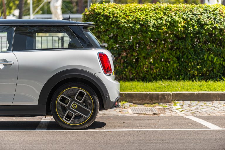 Mini Cooper SE: la prova su strada