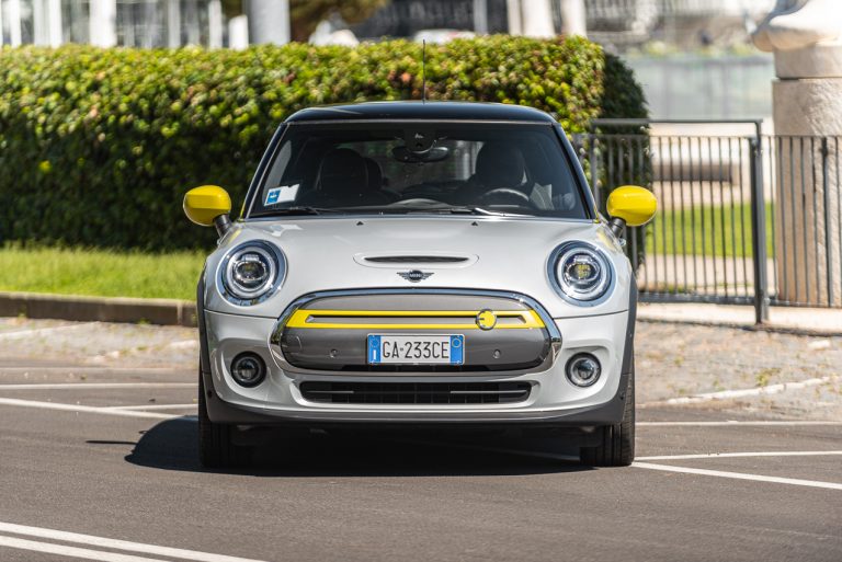 Mini Cooper SE: la prova su strada