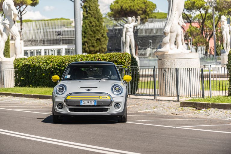 Mini Cooper SE: la prova su strada