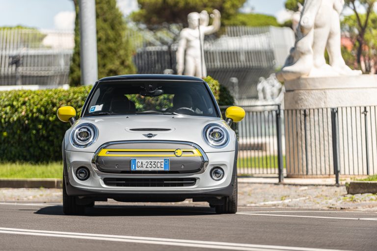 Mini Cooper SE: la prova su strada