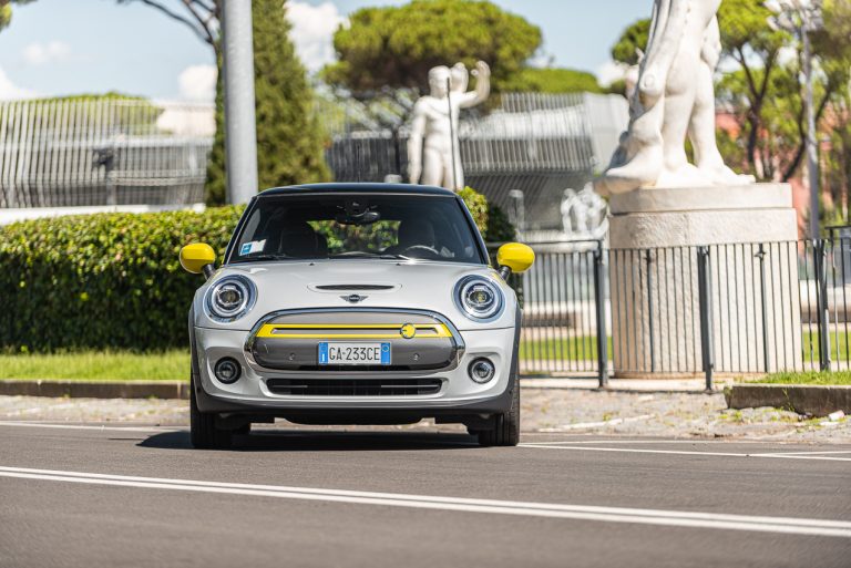Mini Cooper SE: la prova su strada
