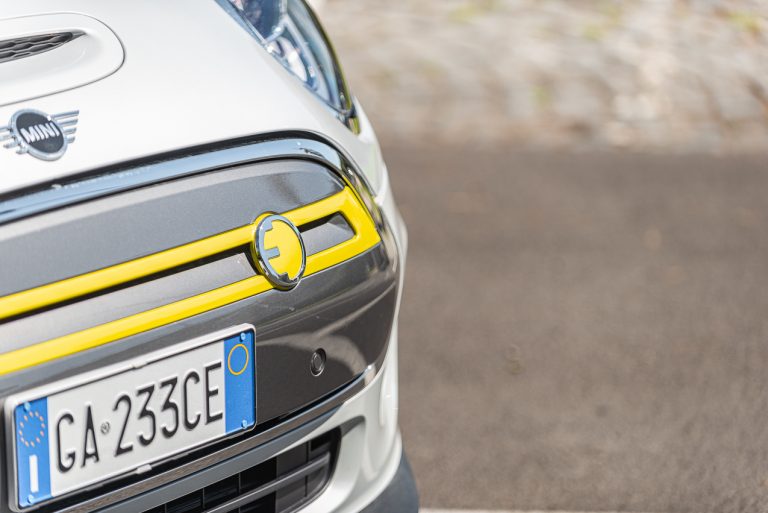 Mini Cooper SE: la prova su strada