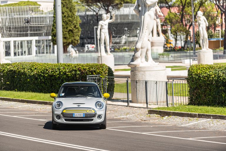 Mini Cooper SE: la prova su strada