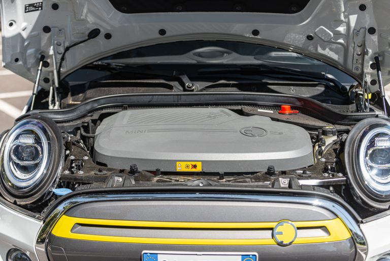 Mini Cooper SE: la prova su strada
