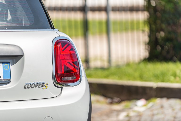 Mini Cooper SE: la prova su strada