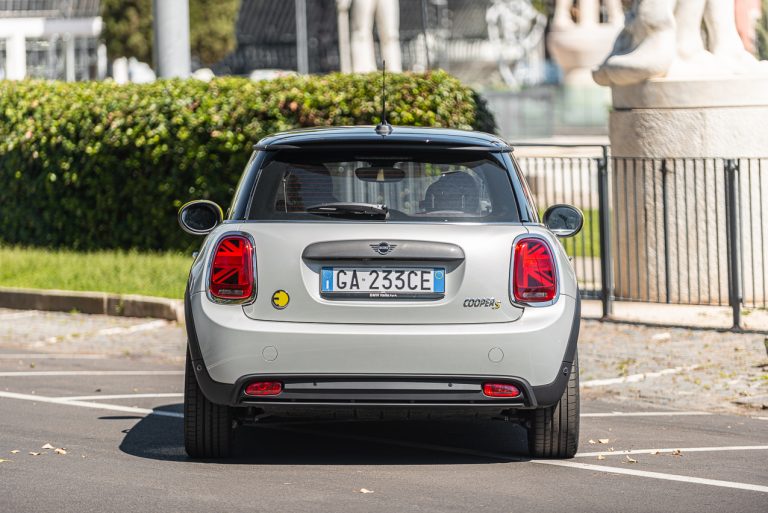 Mini Cooper SE: la prova su strada