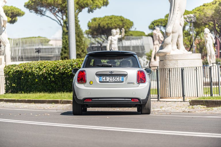 Mini Cooper SE: la prova su strada