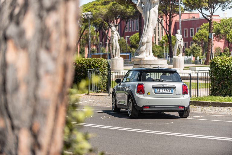 Mini Cooper SE: la prova su strada