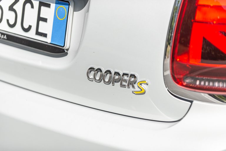 Mini Cooper SE: la prova su strada