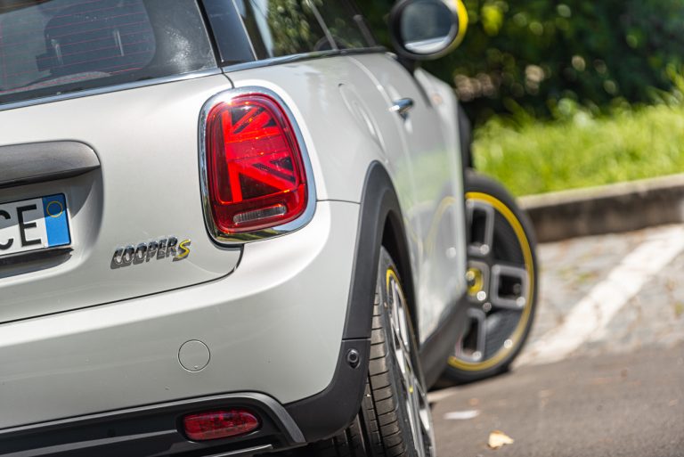 Mini Cooper SE: la prova su strada