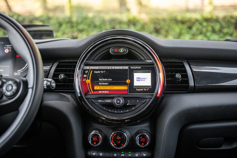 Mini Cooper SE: la prova su strada
