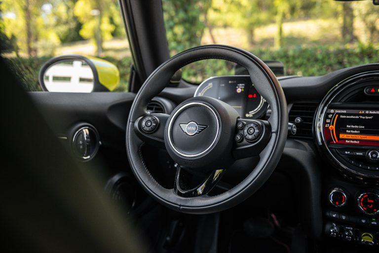 Mini Cooper SE: la prova su strada