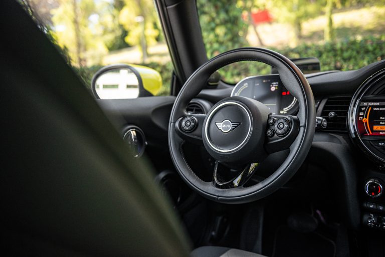 Mini Cooper SE: la prova su strada