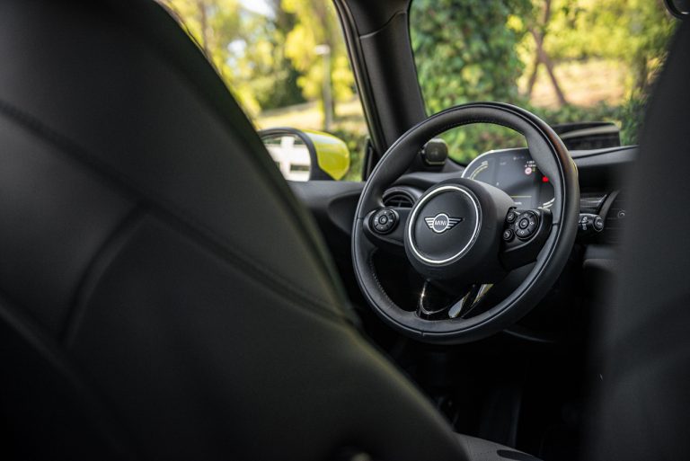 Mini Cooper SE: la prova su strada