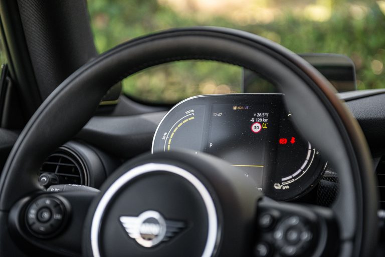 Mini Cooper SE: la prova su strada