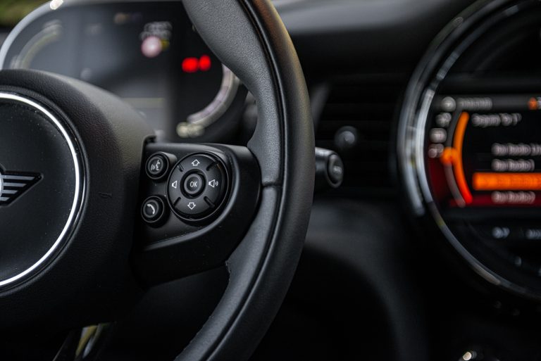 Mini Cooper SE: la prova su strada