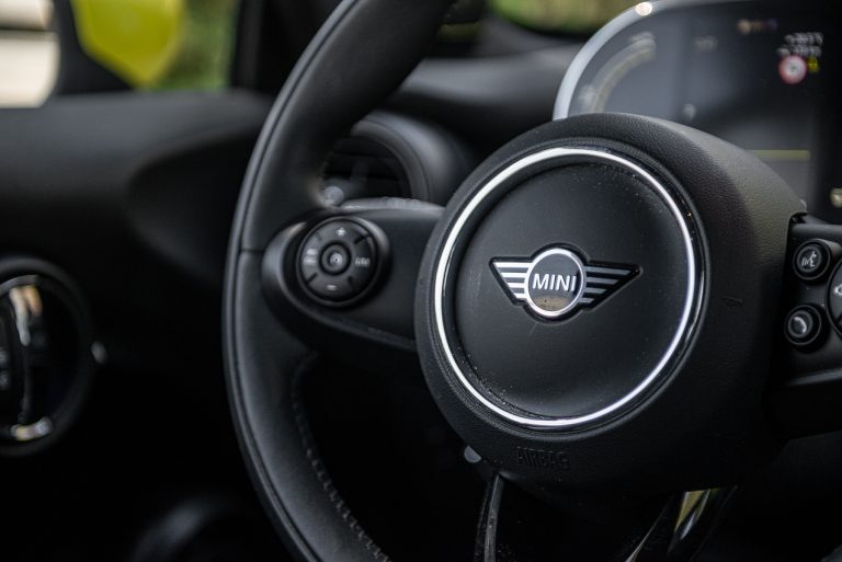 Mini Cooper SE: la prova su strada