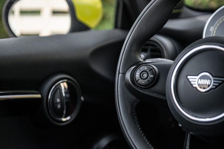 Mini Cooper SE: la prova su strada